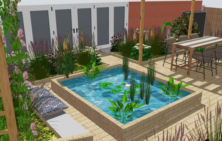 Een moderne tuin met een vijver, planten en een terras met meubels.